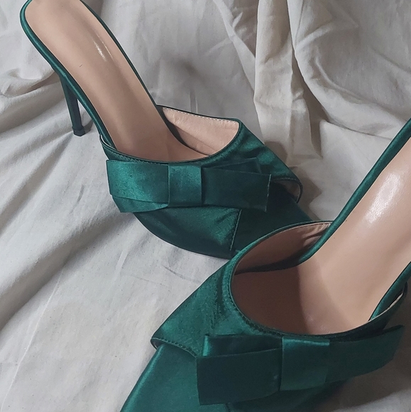 Emerald bow shoe UK 42 - Picture 2 of 2